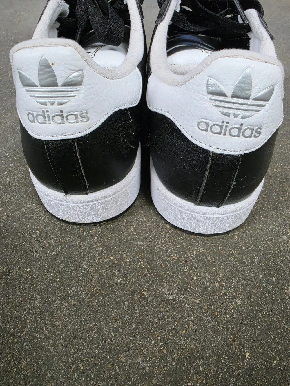 adidas classic sneakers